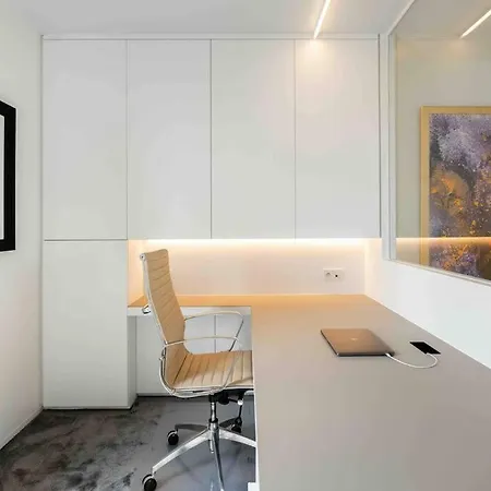 Apartment Exclusive Penthouse/workspace With Stunning Views *