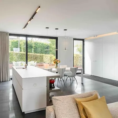 Exclusive Penthouse/workspace With Stunning Views Apartment *